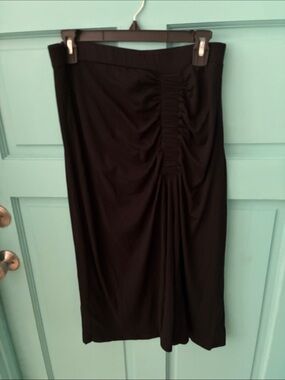 DKNY front pleated skirt. Like new. Size M with elastic waist.